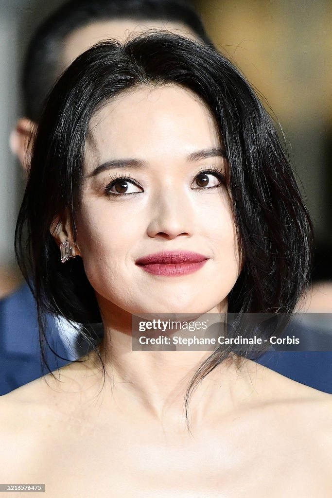 Gần chạm ngưỡng 50 tuổi, Thư Kỳ vẫn giữ được sắc vóc ở đỉnh cao phong độ. Ngay cả những bức ảnh chưa chỉnh sửa hay chụp cận của &quot;hung thần&quot; Getty Images cũng không thể làm giảm bớt khí chất mỹ nhân của ngôi sao Hồng phất nữ. Ảnh: Getty Images.