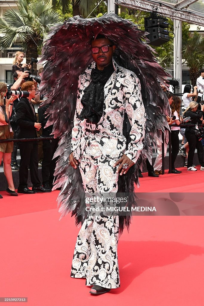 Bên cạnh đó, những bộ đồ kín bưng nhưng &quot;ố dề&quot; cũng góp phần biến thảm đỏ Cannes ngày thứ 11 thành thảm họa. Ảnh: Getty Images.