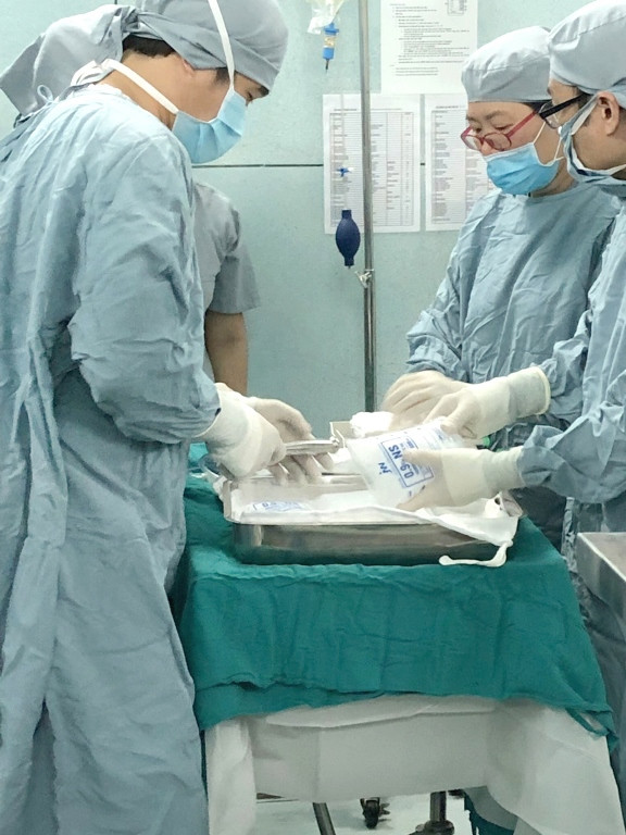 Quả thận từ người cho chết não 'vượt' 1500km hồi sinh cho bệnh nhi ảnh 2