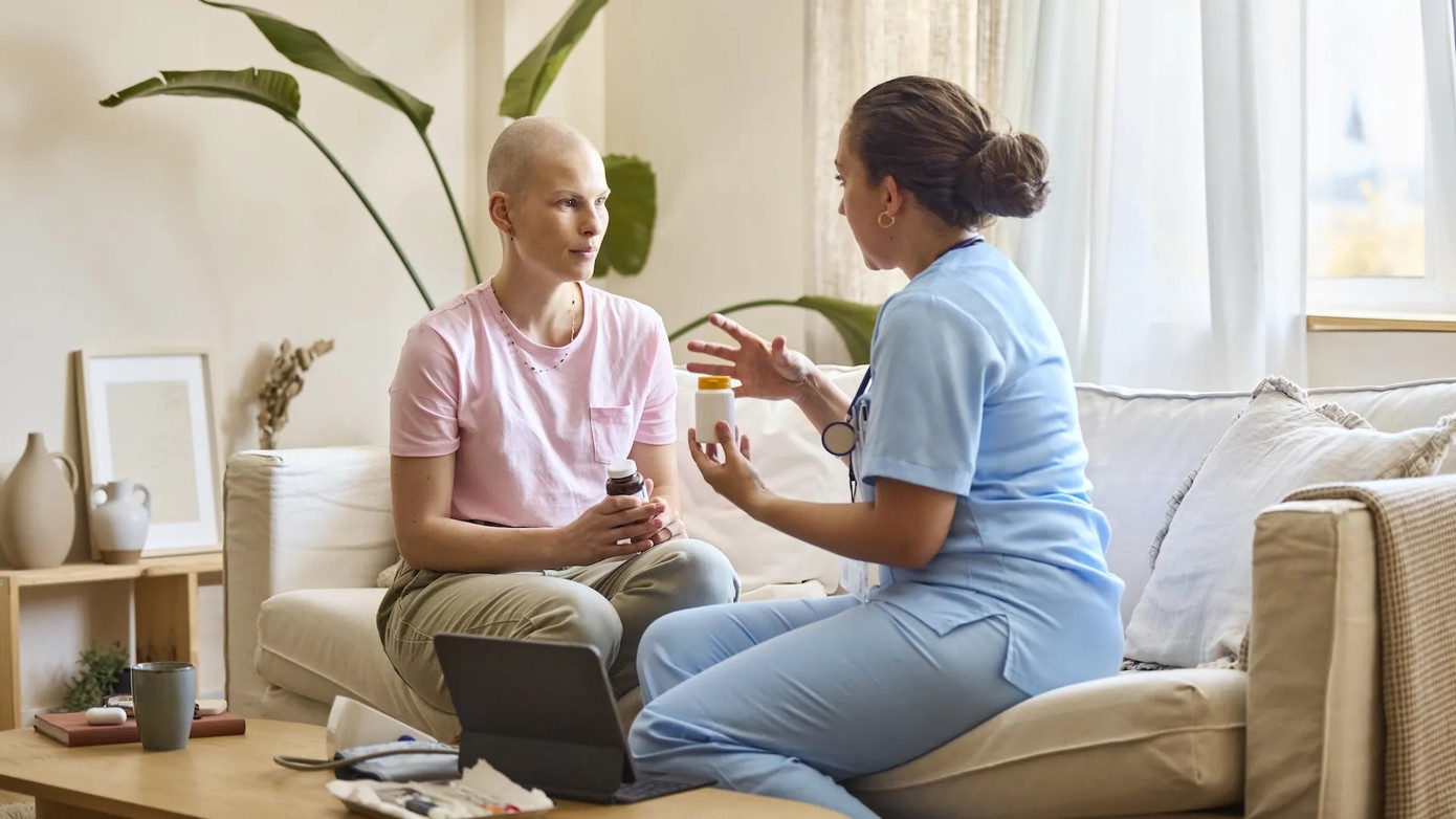 Một số loại ung thư, bao gồm ung thư vú và ung thư đại tràng, đang trở nên phổ biến hơn ở những người dưới 50 tuổi. Có thể có sự kết hợp của nhiều yếu tố. (Ảnh: Morsa Images)