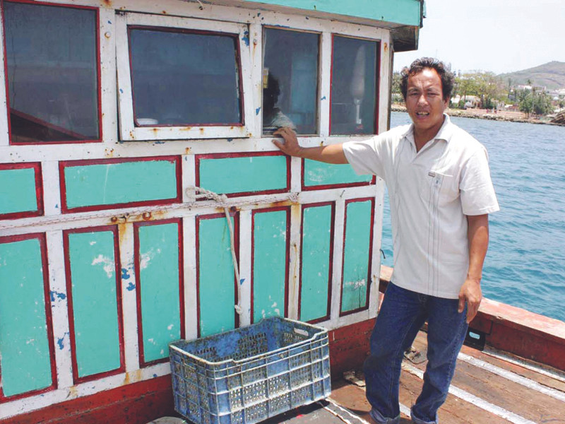 Thuyền trưởng Mai Phụng Lưu (Lý Sơn, Quảng Ngãi) từng 3 lần bị TQ bắt giữ tại Hoàng Sa: “Họ cấm biển nhưng làm sao cấm được quyết tâm của ngư dân”. Ảnh: Nam Cường. Thuyền trưởng Mai Phụng Lưu (Lý Sơn, Quảng Ngãi) từng 3 lần bị TQ bắt giữ tại Hoàng Sa: “Họ cấm biển nhưng làm sao cấm được quyết tâm của ngư dân”. Ảnh: Nam Cường