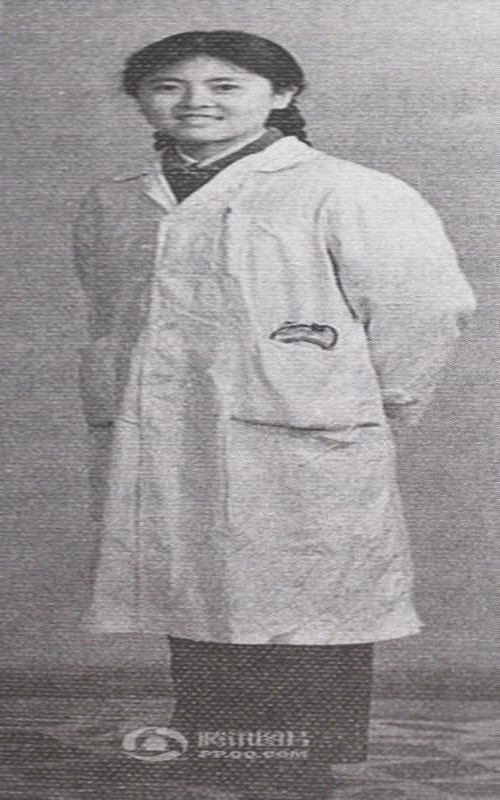 Người phụ nữ mắc bệnh hóa đá viết tự truyện bằng chớp mắt ảnh 3