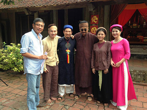 Các diễn viên chính trong phim cùng đạo diễn Phạm Đông Hồng