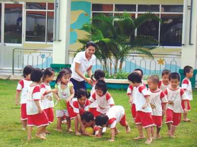 Các cháu là con công nhân đang được học tại trường mầm non do tập đoàn Phong Thái đầu tư