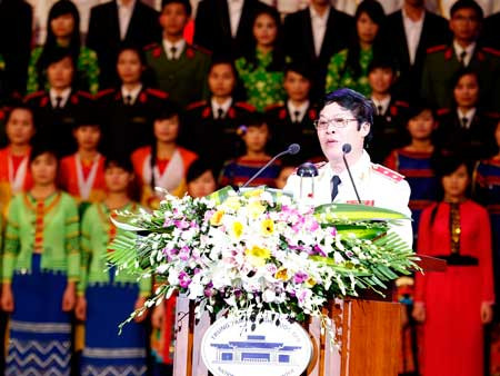 1-	Trung tướng, nhà văn Hữu Ước, Phó Tổng cục trưởng Tổng cục Xây dựng lực lượng CAND, Tổng biên tập báo CAND, Tổng biên tập Truyền hình CAND phát biểu