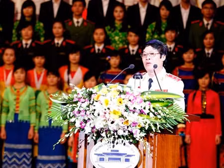 1-	Trung tướng, nhà văn Hữu Ước, Phó Tổng cục trưởng Tổng cục Xây dựng lực lượng CAND, Tổng biên tập báo CAND, Tổng biên tập Truyền hình CAND phát biểu