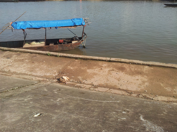 Bến gà lậu nổi tiếng tại phường Hải Hòa, Móng Cái. Bến gà lậu nổi tiếng tại phường Hải Hòa, Móng Cái