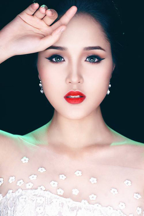 Á hậu Hoàng Anh dưới bàn tay trang điểm của Đỗ Nguyên. Á hậu Hoàng Anh dưới bàn tay trang điểm của Đỗ Nguyên