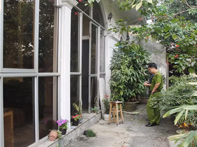 Công an đang khám nghiệm hiện trường