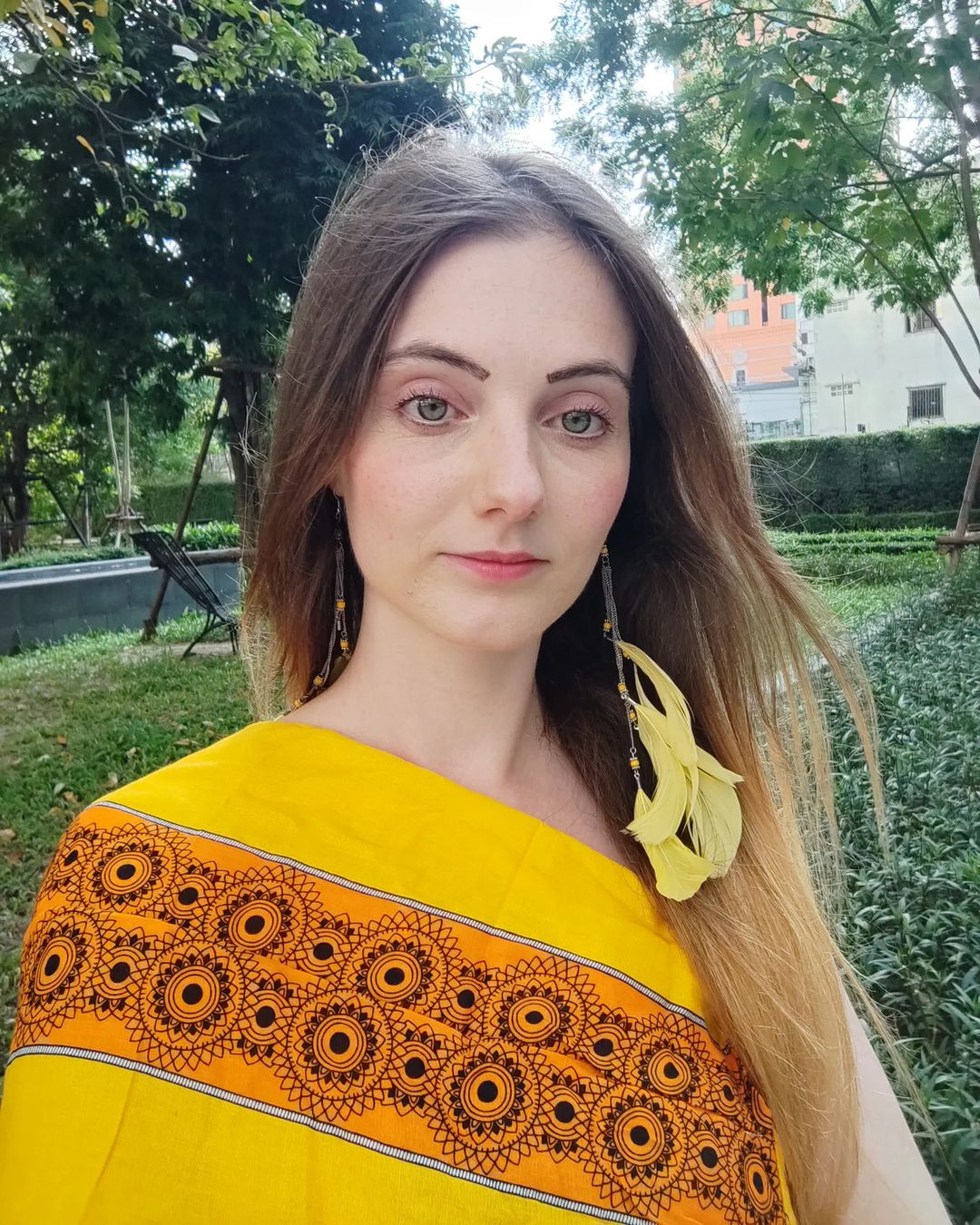 Sau Việt Nam, người đẹp sang Campuchia và Thái Lan để trải nghiệm cuộc sống tại đây.