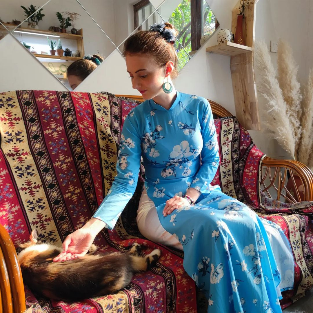 Silvia Sanchez học tiếng Việt từ năm 2017-2019. Cô sống tại Việt Nam trong ba tháng đầu năm 2023 và dạy học online.