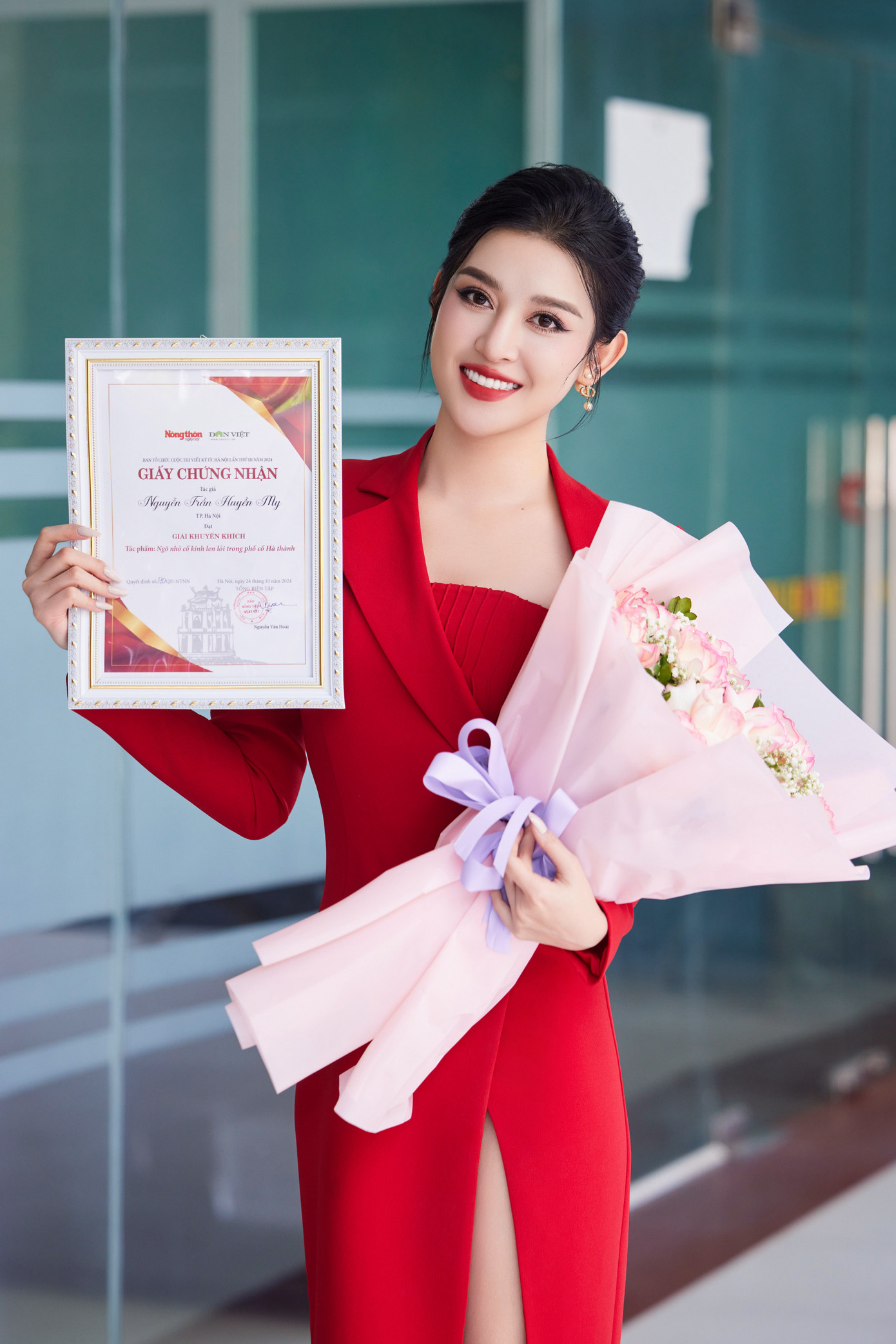 Á hậu Huyền My giành giải khuyến khích cuộc thi viết Ký ức Hà Nội.