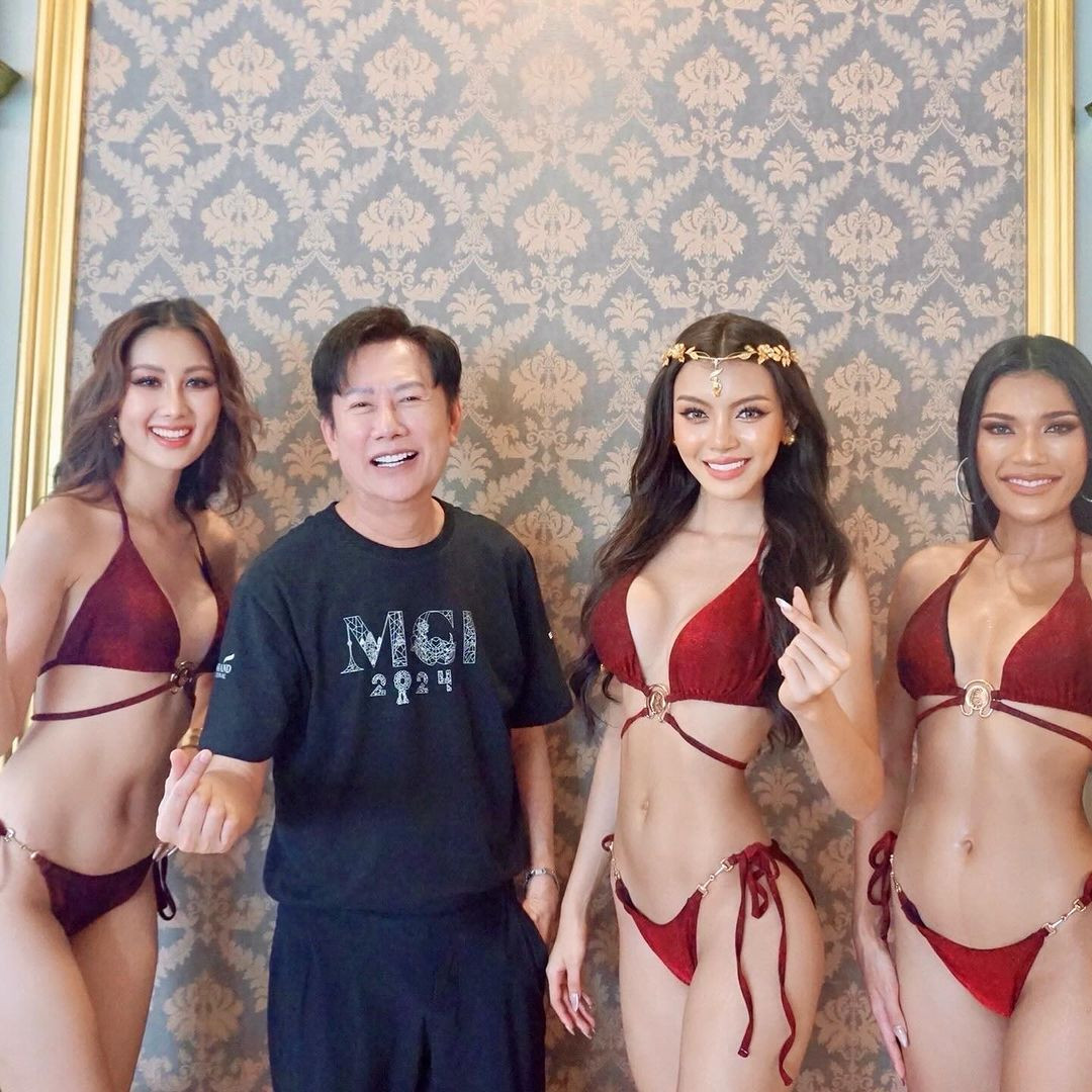 Ông Nawat và dàn thí sinh châu Á. Ông Nawat và dàn thí sinh châu Á.