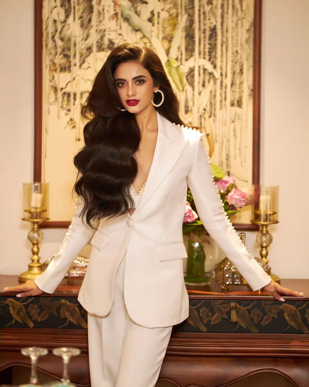 Rhea Singha được đánh giá là người đẹp có kinh nghiệm thi sắc đẹp ấn tượng. Cô bắt đầu sự nghiệp người mẫu năm 2020 khi mới 16 tuổi và giành được danh hiệu Diva's Miss Teen Gujarat. Rhea Singha đại diện Ấn Độ dự thi Miss Teen Universe 2023 và lọt vào top 6. Sau đó, Rhea Singha tiếp tục dự thi Miss Teen Earth 2023 và đăng quang ngôi vị cao nhất.