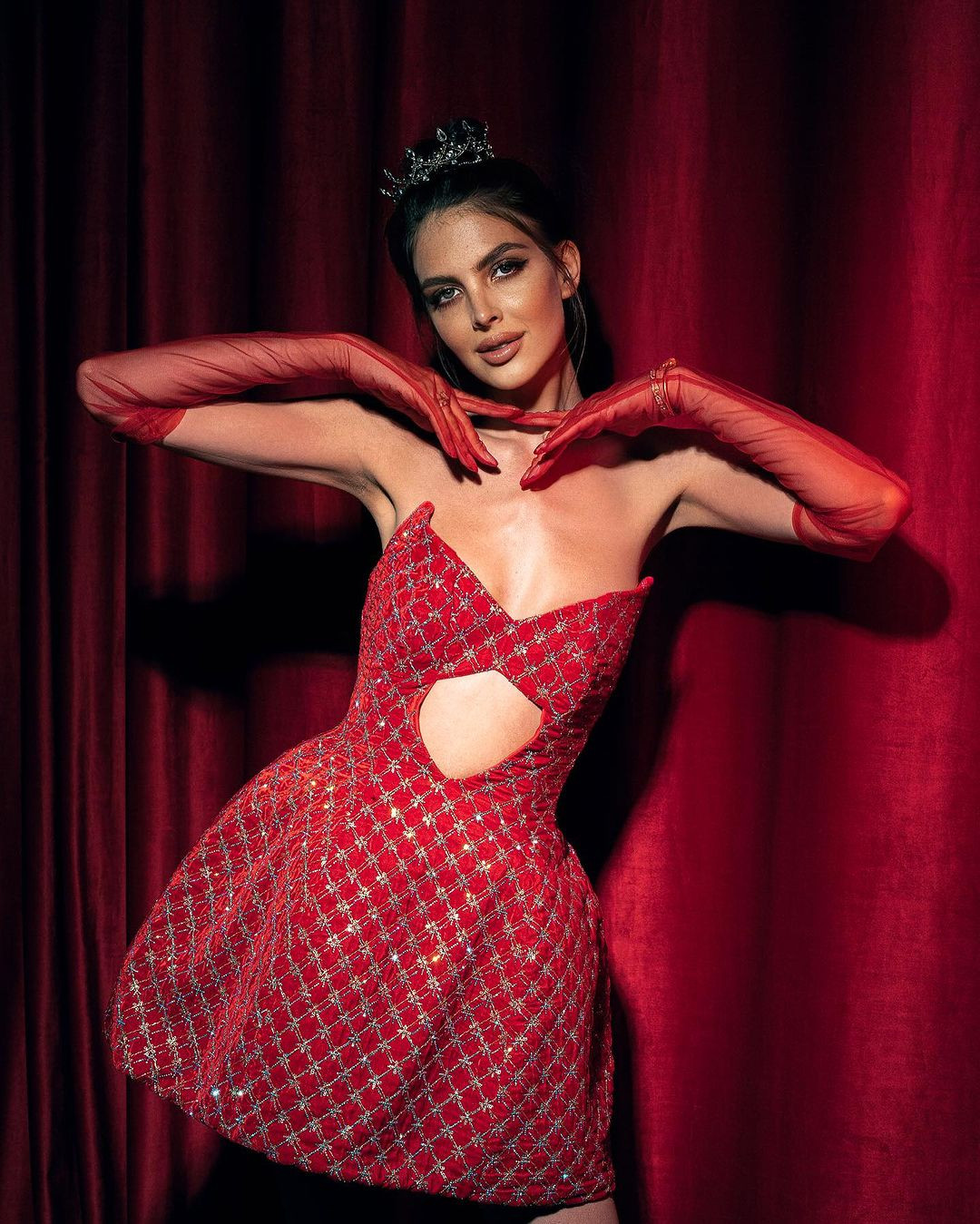 Năm 2016, lần đầu cô thi sắc đẹp. Emilia Dobreva đại diện nước Nga dự thi Miss Union Baku 2016 và giành ngôi á hậu 2. Cùng năm, cô đại diện Serbia tham dự Miss Model of the World 2016 và giành ngôi á hậu 4. Năm 2016, lần đầu cô thi sắc đẹp. Emilia Dobreva đại diện nước Nga dự thi Miss Union Baku 2016 và giành ngôi á hậu 2. Cùng năm, cô đại diện Serbia tham dự Miss Model of the World 2016 và giành ngôi á hậu 4.