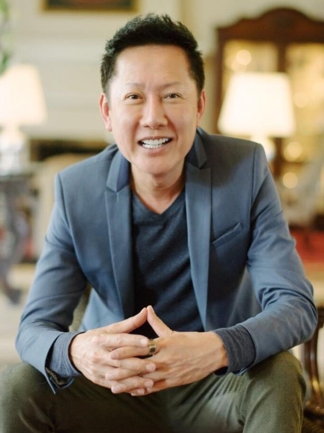 Người đẹp Ukraine và ông Nawat đấu tố nhau trên mạng xã hội. Người đẹp Ukraine và ông Nawat đấu tố nhau trên mạng xã hội.