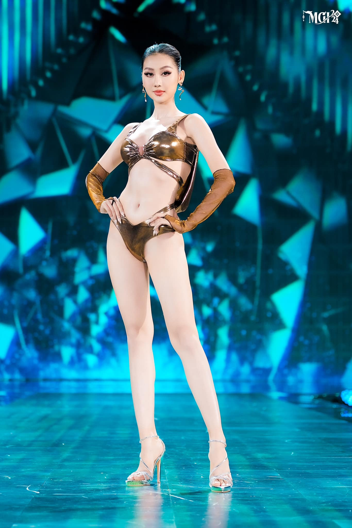 Đại diện Việt Nam - Võ Lê Quế Anh nhiều khả năng vào top 20. Cô sinh năm 2001, cao 1,73 m, số đo ba vòng 88-63-90 cm. Cô là Á khôi Đại học Huế 2020, top 40 Hoa hậu Việt Nam 2020 và Á hậu 1 Du lịch Đà Nẵng 2022. Quế Anh tốt nghiệp ngành Ngôn ngữ và Văn hóa Hàn Quốc (Đại học Huế). Trong quá trình tham dự Hoa hậu Hòa bình Quốc tế 2024, Quế Anh không nhận được sự ủng hộ của công chúng. Gần cuối cuộc thi, cô được nhận xét tiến bộ, có màn trình diễn ấn tượng trong các đêm thi trang phục dân tộc và bán kết.