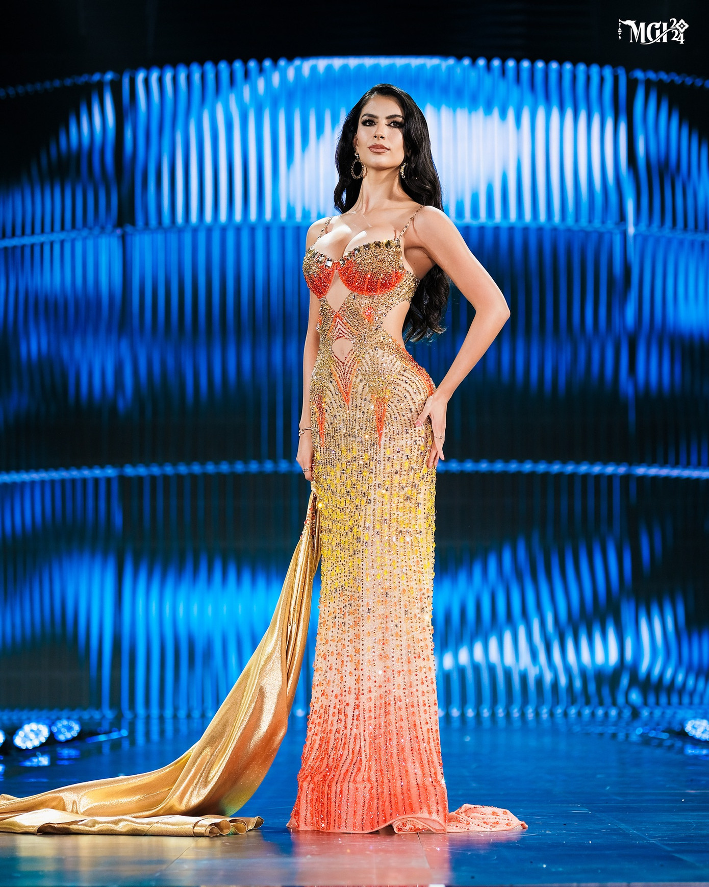 Đại diện Mexico - Tania Estrada Quezada - được nhiều diễn đàn sắc đẹp dự đoán đăng quang. Tania sinh năm 1995, cao 1,71 m, hiện là doanh nhân, người mẫu và người dẫn chương trình. Cô đã tốt nghiệp bằng Giáo dục nghệ thuật, chuyên ngành diễn xuất. Năm 2023, Tania đại diện cho tiểu bang Chihuahua tham gia cuộc thi Mexicana Universal 2023 và chiến thắng danh hiệu Miss Charm Mexico 2024. Tuy nhiên, cô quyết định từ bỏ danh hiệu này vào tháng 8 năm nay.