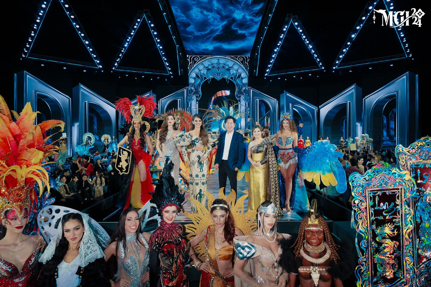 Phần thi trang phục dân tộc thuộc khuôn khổ cuộc thi Hoa hậu Hòa bình Quốc tế 2024 đã diễn ra tối 20/10 tại Thái Lan với sự tham gia trình diễn của 69 thí sinh. Sân khấu đêm thi được đánh giá cao với hiệu ứng led đẹp mắt, âm nhạc cuốn hút.