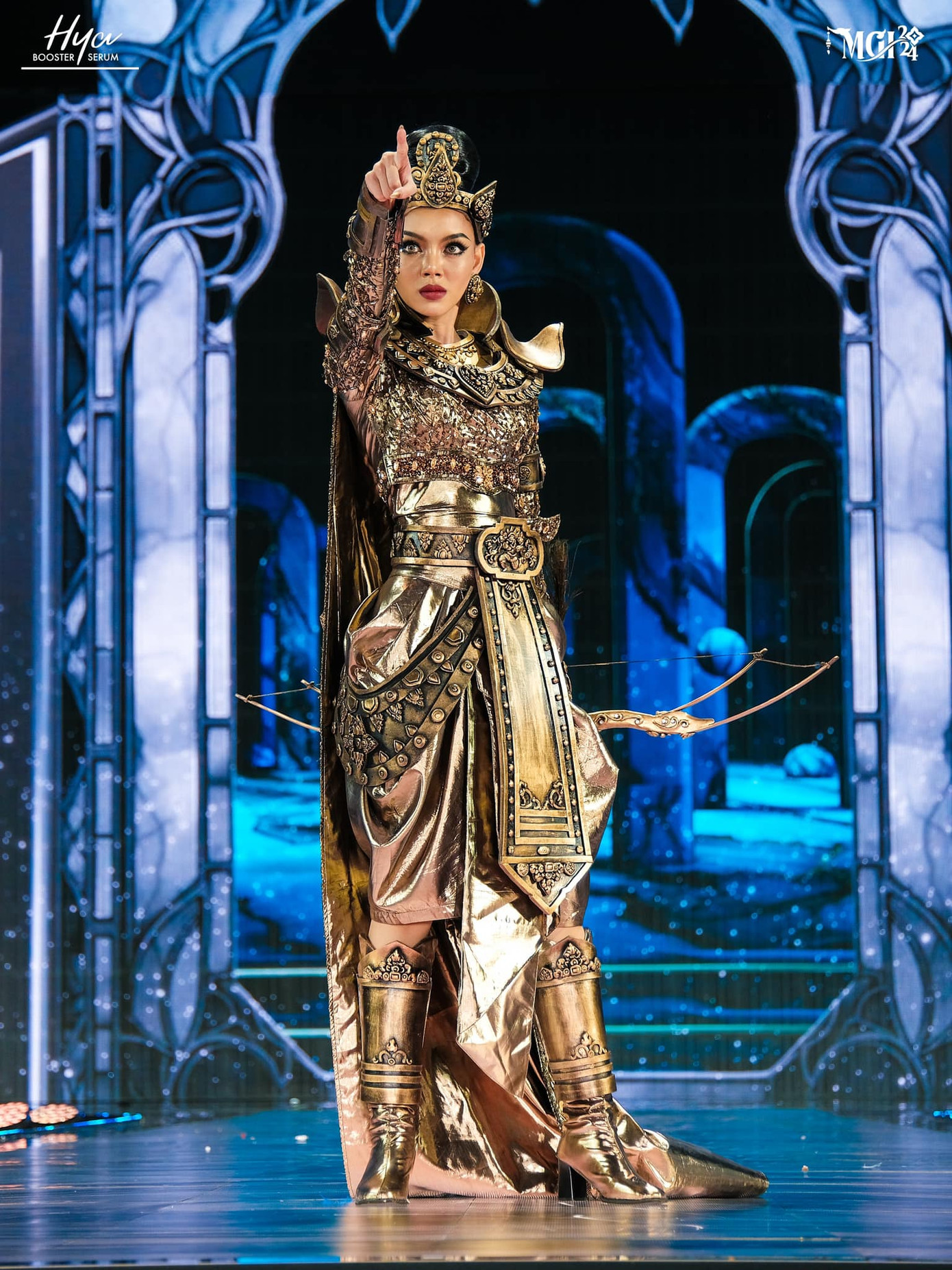 Đại diện Myanmar - Thae Su Nyein gây ấn tượng trong bộ trang phục lấy cảm hứng từ nữ hoàng Panthwa với khả năng bắn cung. Thiết kế ban đầu bao gồm cả chiếc xe ngựa, tuy nhiên sát giờ diễn, ban tổ chức không cho mang chiếc xe lên sân khấu vì có trọng lượng quá nặng. Sau khi kết thúc phần trình diễn, Thae Su Nyein vào hậu trường khóc nức nở. Nhiều khán giả cho rằng cô uất ức vì không được mang bản thiết kế gốc lên sân khấu. Tuy nhiên, sau đó người đẹp chia sẻ cô khóc vì quá nhập tâm vào nhân vật.