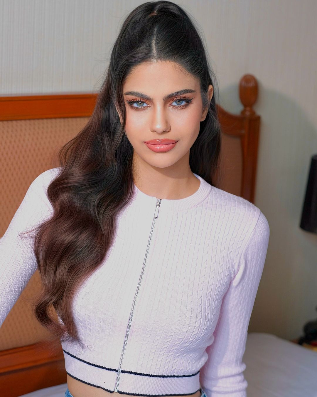 Trước đó, Ấn Độ chưa từng đăng quang danh hiệu Hoa hậu Hòa bình. Thành tích cao nhất họ từng giành được là Á hậu 1 vào năm 2018 của người đẹp Meenakashi Chaudhary.