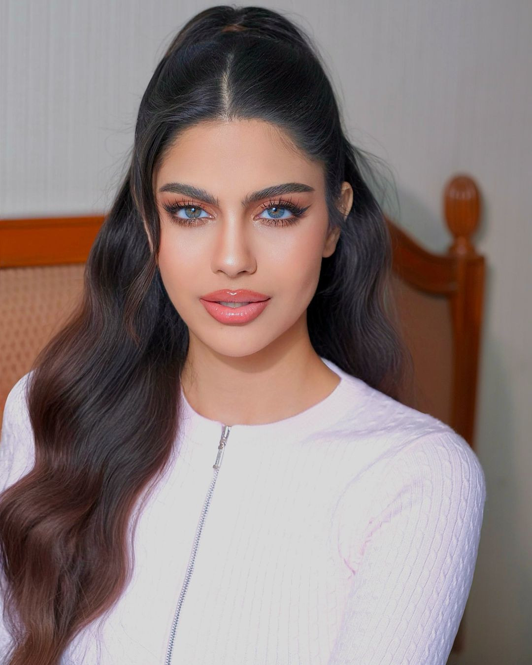 Trước đó, Ấn Độ chưa từng đăng quang danh hiệu Hoa hậu Hòa bình. Thành tích cao nhất họ từng giành được là Á hậu 1 vào năm 2018 của người đẹp Meenakashi Chaudhary.