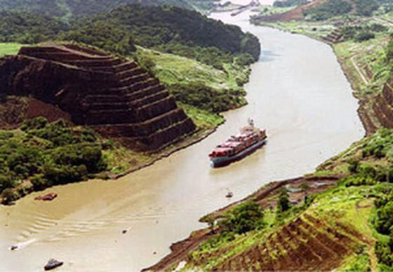 Việc xây dựng kênh đào Suez khiến khoảng bao người bỏ mạng?