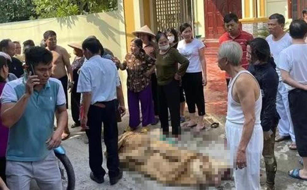 Vụ việc đau lòng xảy ra khi 3 cô con gái đốt nhà mẹ đẻ làm 4 người bị bỏng. Vụ việc đau lòng xảy ra khi 3 cô con gái đốt nhà mẹ đẻ làm 4 người bị bỏng.