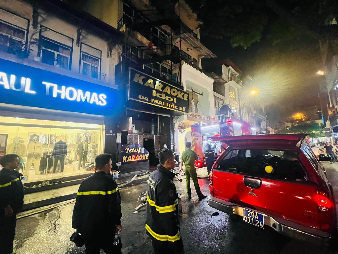 Khu vực quán karaoke xảy ra hỏa hoạn. Khu vực quán karaoke xảy ra hỏa hoạn.