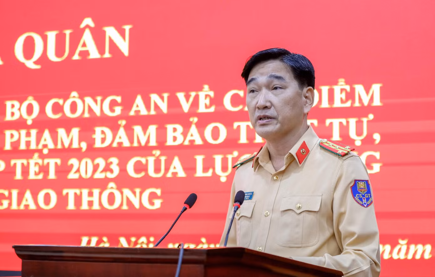 Đại tá Trần Đình Nghĩa - Trưởng Phòng CSGT Hà Nội phát biểu tại lễ ra quân. Đại tá Trần Đình Nghĩa - Trưởng Phòng CSGT Hà Nội phát biểu tại lễ ra quân.