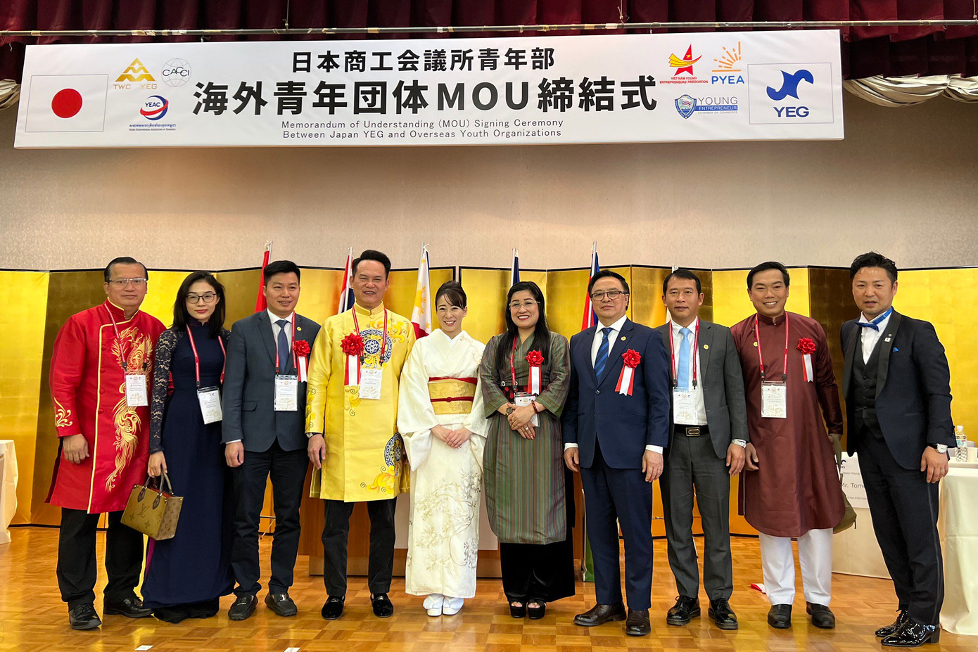 Đại biểu Hội Doanh nhân trẻ Việt Nam và Nhật Bản tại lễ ký kết. Ảnh: BTC