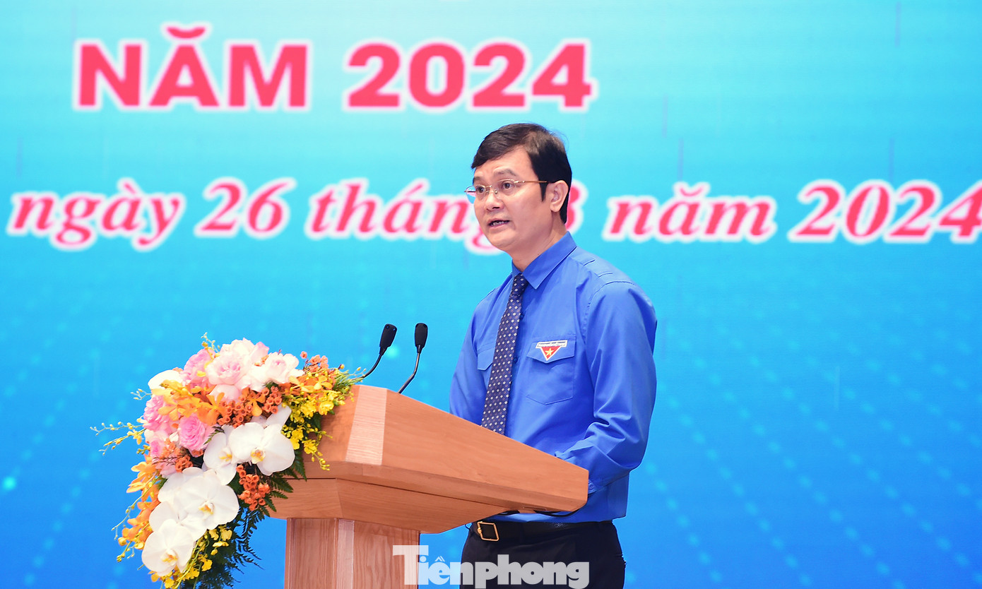 Anh Bùi Quang Huy phát biểu khai mạc chương trình. Ảnh: Xuân Tùng