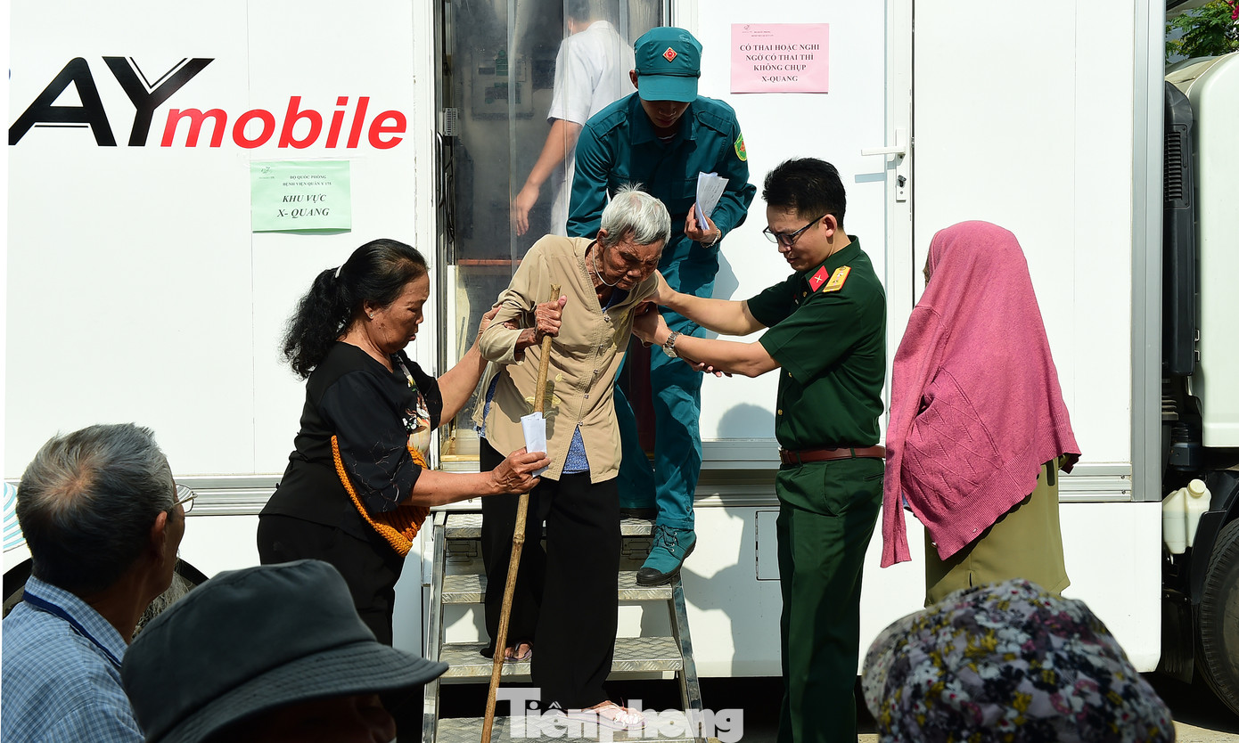 Trong chương trình đã có nhiều hình ảnh đẹp về tình quân dân. Trong chương trình đã có nhiều hình ảnh đẹp về tình quân dân.