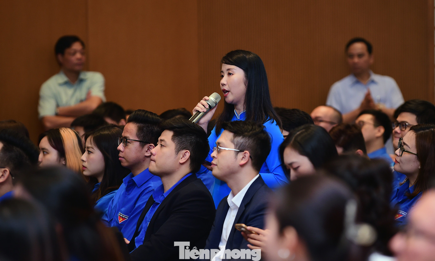 Đoàn viên thanh niên phát biểu đề xuất, kiến nghị tại chương trình. Ảnh: Xuân Tùng