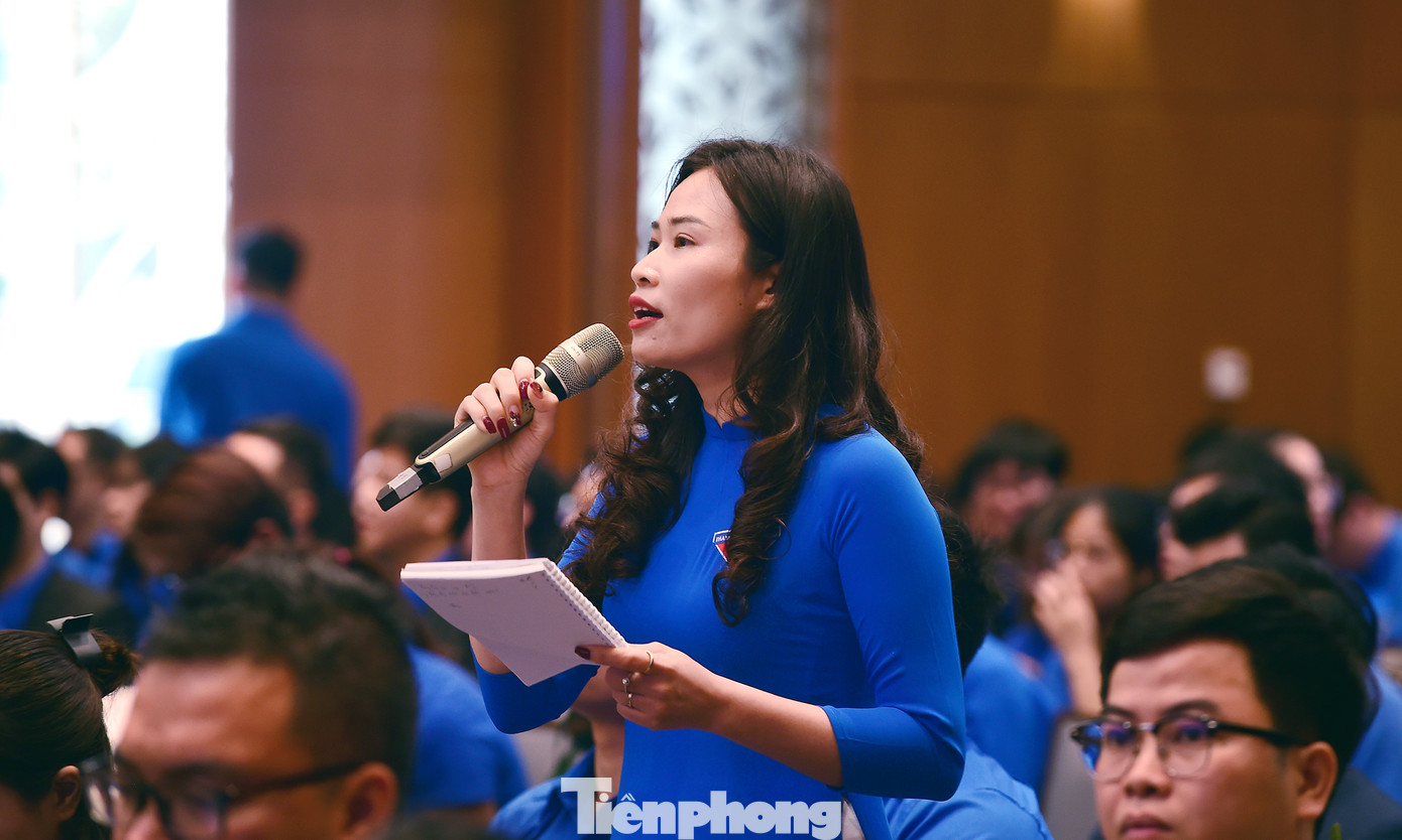 Đoàn viên thanh niên phát biểu đề xuất, kiến nghị tại chương trình. Ảnh: Xuân Tùng