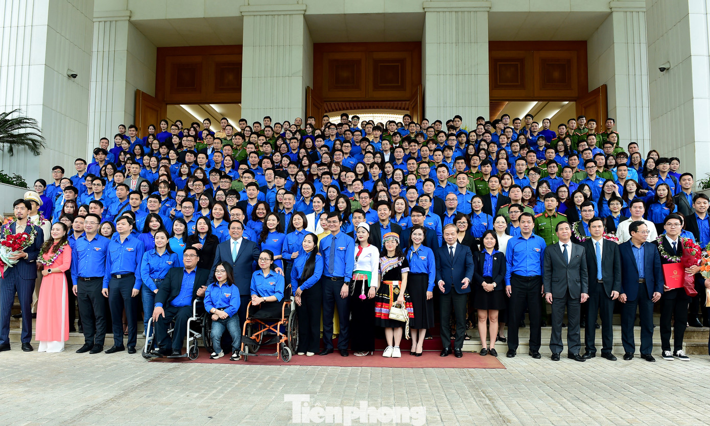 Thủ tướng Phạm Minh Chính và các đại biểu chụp ảnh lưu niệm. Ảnh: Xuân Tùng