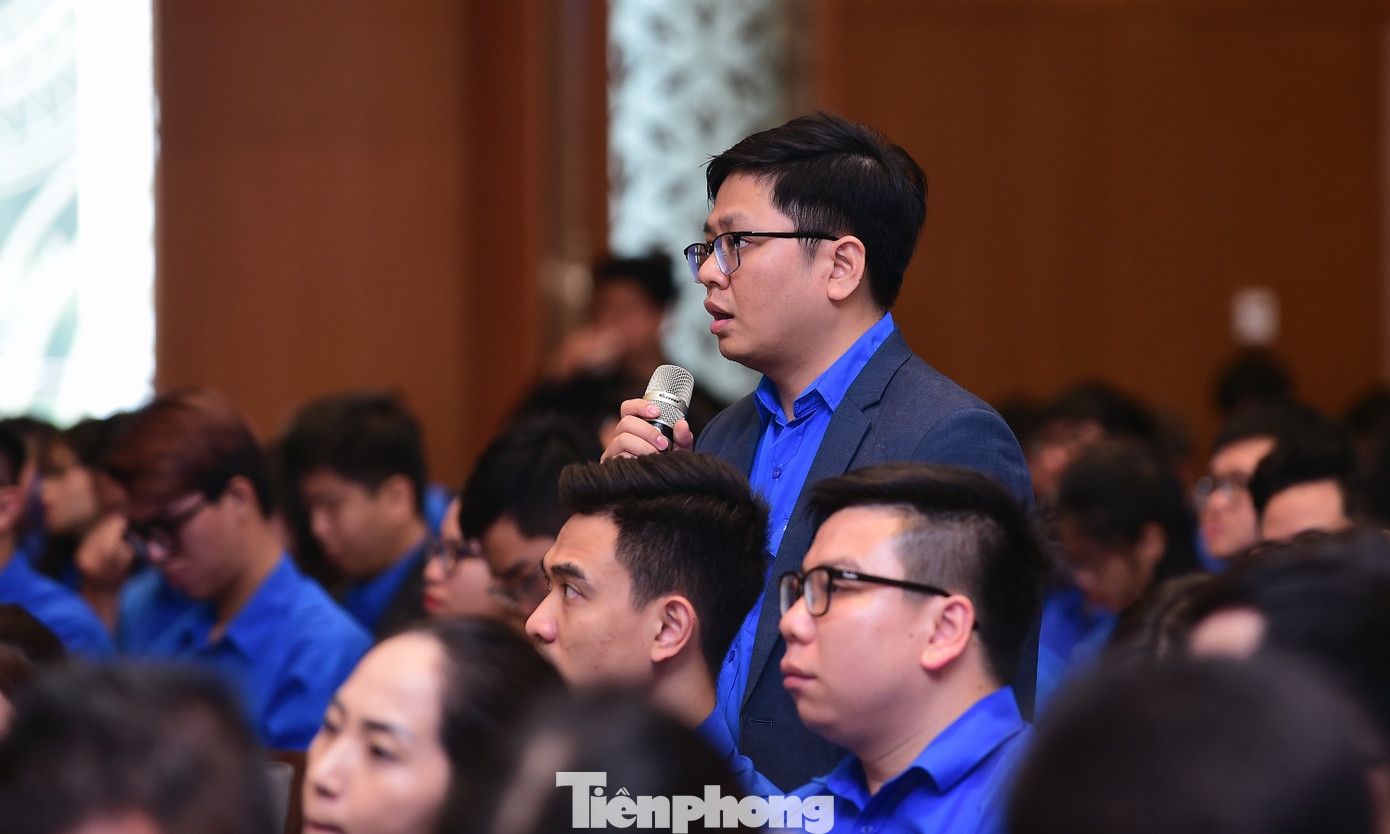 Đoàn viên thanh niên phát biểu đề xuất, kiến nghị tại chương trình. Ảnh: Xuân Tùng