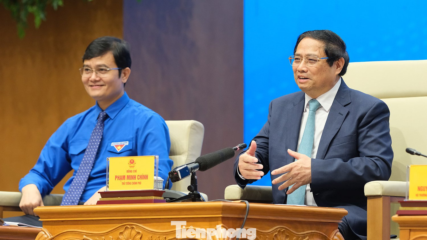 Thủ tướng Phạm Minh Chính chia sẻ tại chương trình. Ảnh: Hoàng Mạnh Thắng