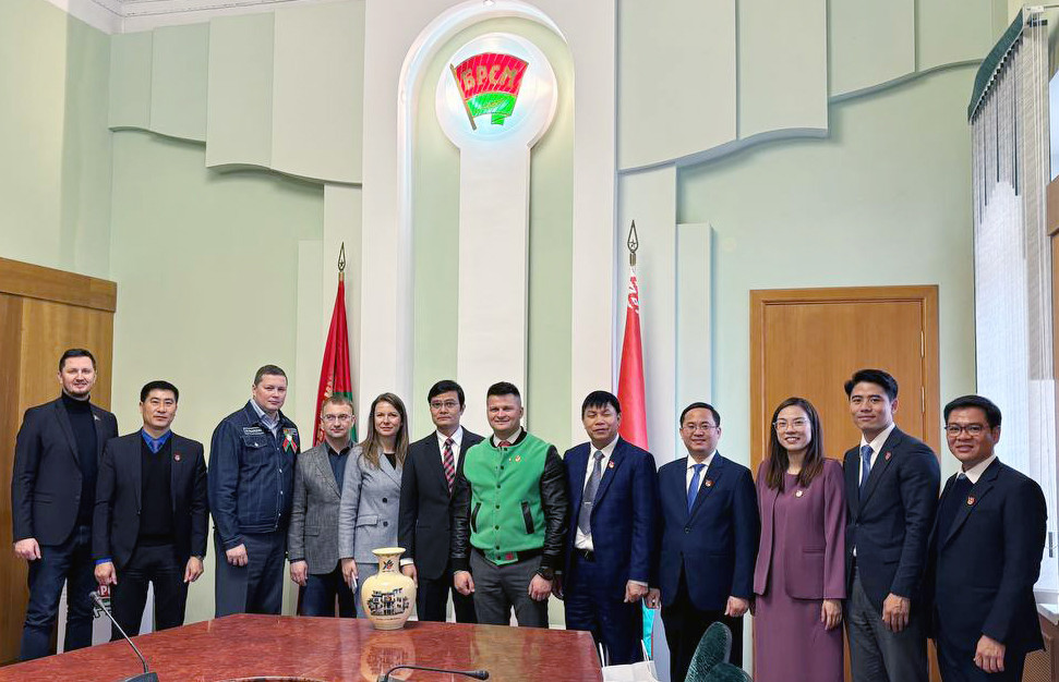 Đại biểu hai bên chụp ảnh lưu niệm tại buổi làm việc. Ảnh: BTC Đại biểu hai bên chụp ảnh lưu niệm tại buổi làm việc. Ảnh: BTC