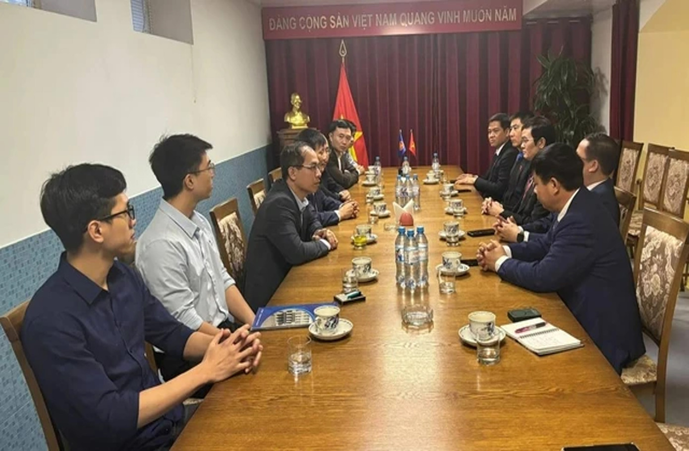 Buổi làm việc với Đại sứ quán Việt Nam và Chi đoàn Sinh viên Việt Nam tại Belarus. Ảnh: BTC Buổi làm việc với Đại sứ quán Việt Nam và Chi đoàn Sinh viên Việt Nam tại Belarus. Ảnh: BTC