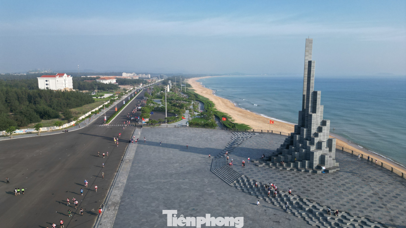 Trên hành trình chinh phục thách thức bản thân, nhiều runner đã cảm nhận cái nắng - gió của Tuy Hoà, Phú Yên. Đặc biệt, nhiều chỉ dấu của xứ Nẫu như: Tháp Nghinh Phong, tháp Nhạn... đã cuốn hút các runner tạo dáng, chụp ảnh.