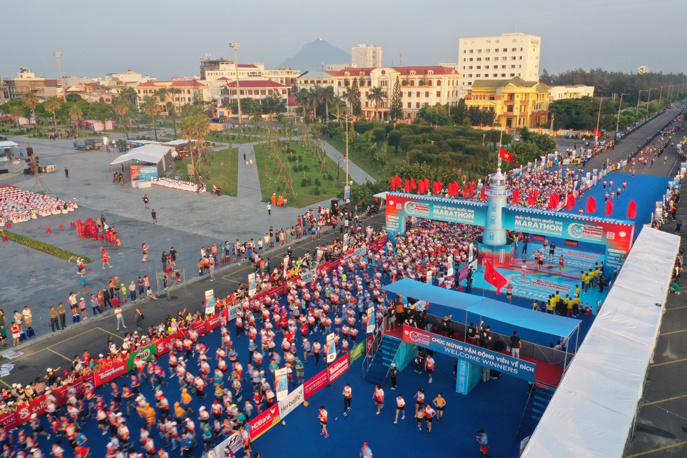 Giải Vô địch Quốc gia Marathon và cự ly dài báo Tiền Phong (Tiền Phong Marathon) lần thứ 65 - năm 2024 với thông điệp “Dấu chân Mặt trời” mang đến nhiều trải nghiệm cho các "runner" tranh tài.