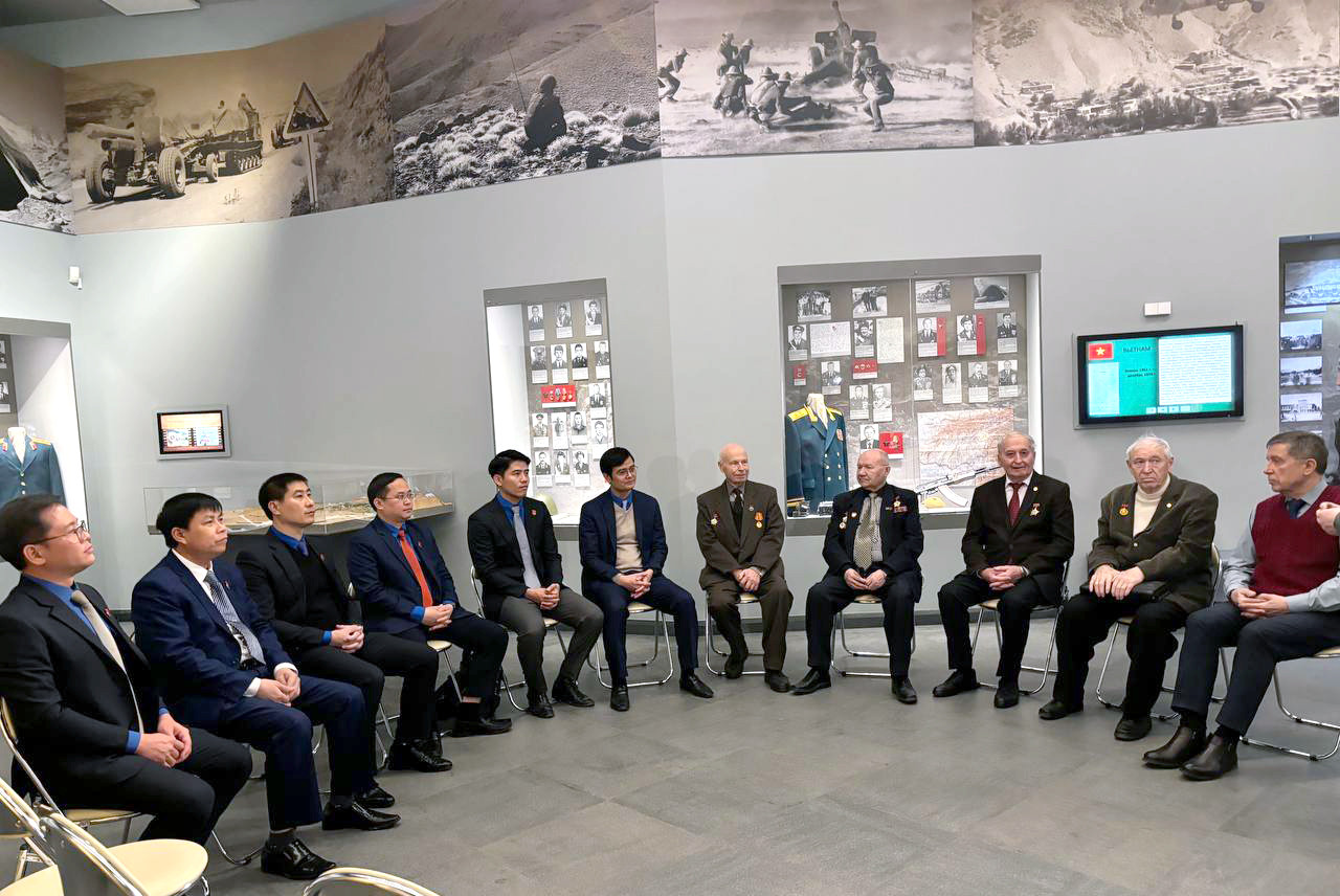 Đoàn Việt Nam gặp mặt và giao lưu với các cựu chuyên gia Belarus. Ảnh: BTC Đoàn Việt Nam gặp mặt và giao lưu với các cựu chuyên gia Belarus. Ảnh: BTC