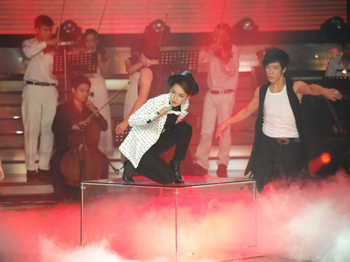 Đinh Hương vẫn là một cô gái cá tính với chất “tưng tửng” trong giọng hát