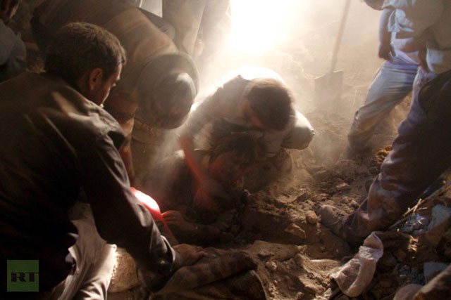 Một người phụ nữ được lực lượng cứu hộ cứu nạn tìm thấy 