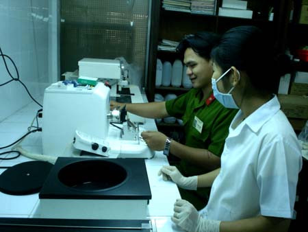 Công việc âm thầm của các cán bộ khoa học hình sự Công an TP. HCM
