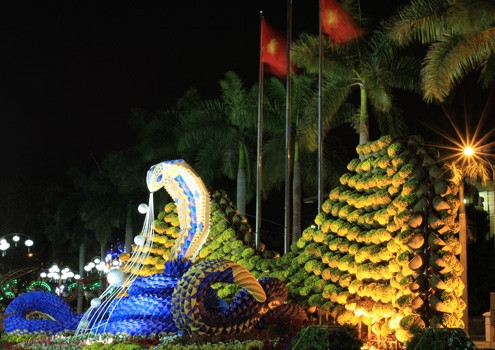 Rắn lung linh nhả ngọc