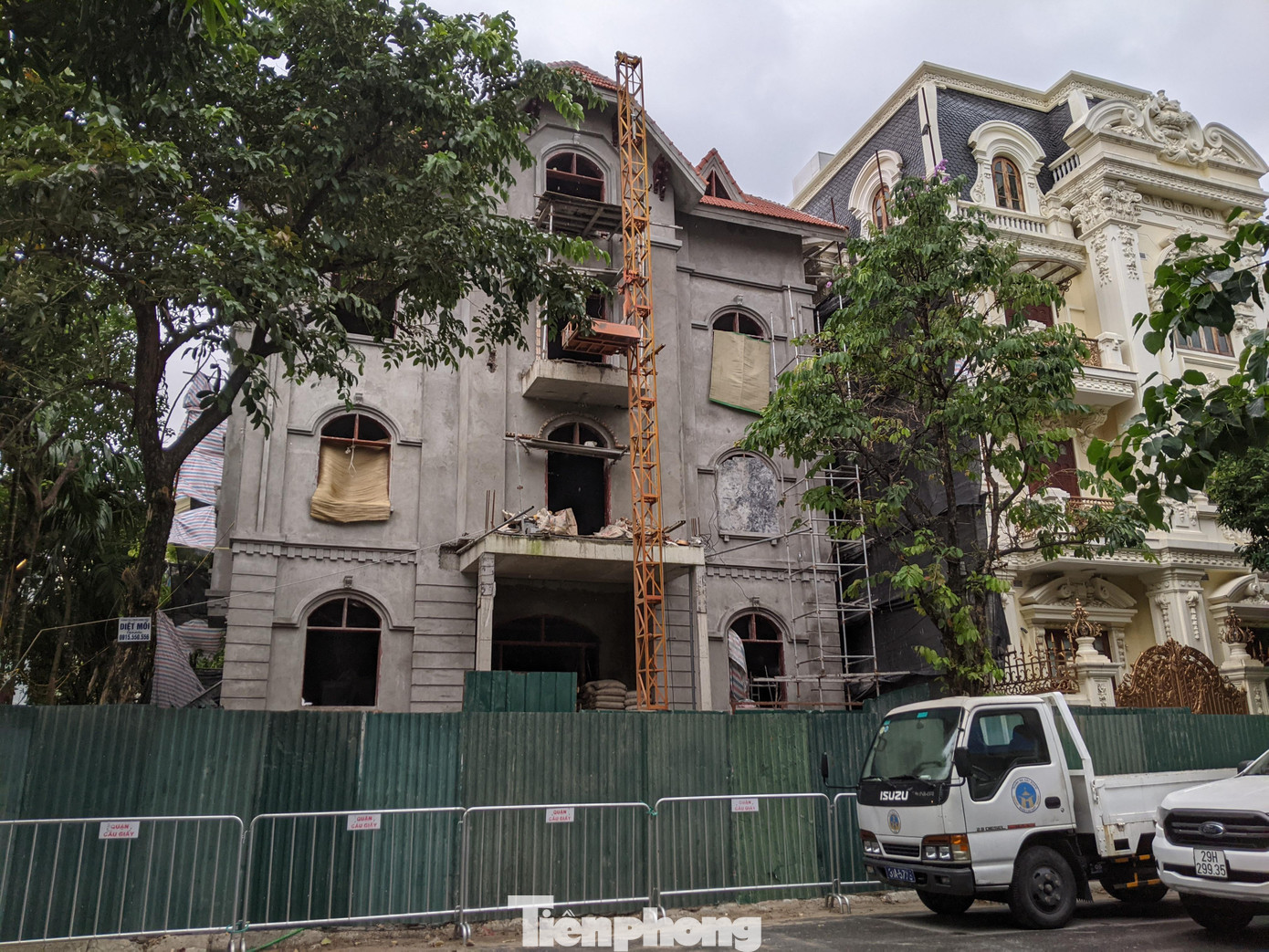 UBND quận Cầu Giấy yêu cầu lập hồ sơ cưỡng chế đối với công trình sai phép số 9 lô B, khu biệt thự 5,2ha.