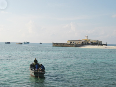 Trung tâm Dịch vụ ở đảo Đá Tây. Ảnh: Trọng Phú. Trung tâm Dịch vụ ở đảo Đá Tây. Ảnh: Trọng Phú