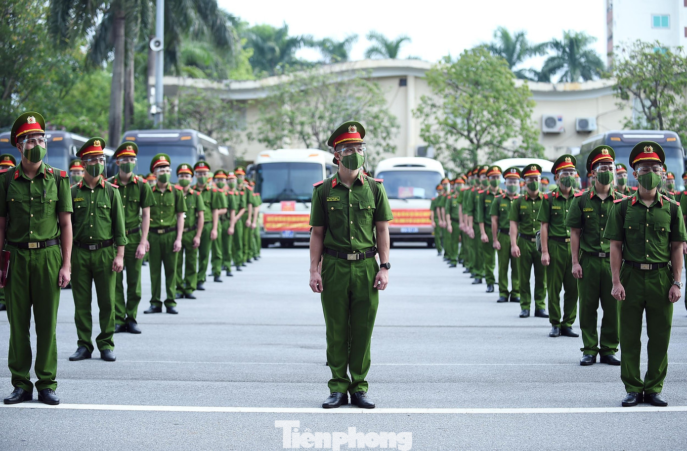 Được biết, 650 cán bộ, học viên Học viện Cảnh sát nhân dân lên đường làm nhiệm vụ ở Bình Dương và Long An do Bộ Công an cử nhằm tăng cường lực lượng đảm bảo an ninh trật tự và hỗ trợ phòng chống dịch COVID-19 tại các tỉnh phía Nam.